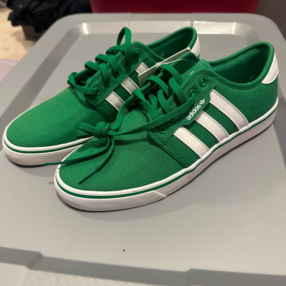 NEW Adidas Men's Green and White Sneakers